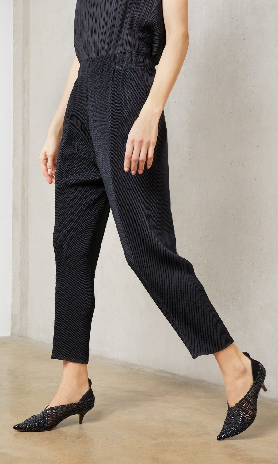 Fashion Plümo | Black Pleat Trousers